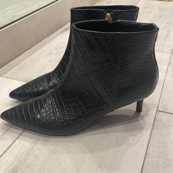 Ralph Lauren snake skin Kitten Heel Boots - Picture 5 of 8